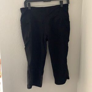 Black Victoria’s Secret Knockout Crop leggings